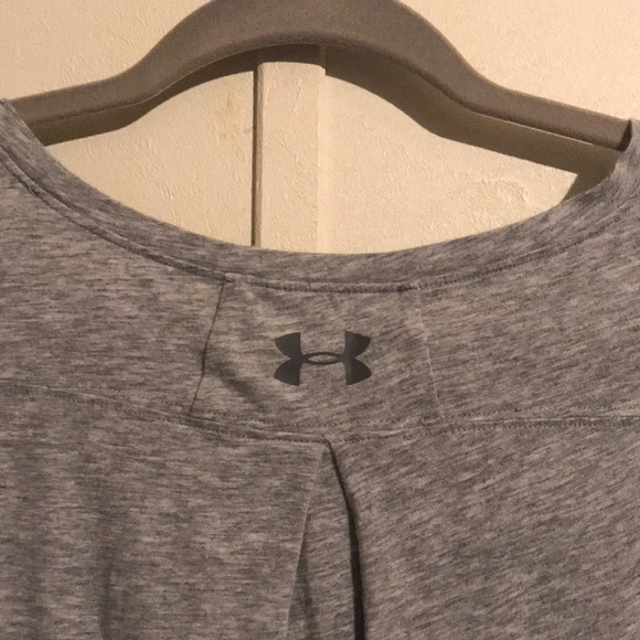 Under Armour loose fitting gray shirt - Picture 2 of 4
